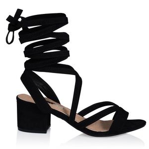 NWOT Billini Lace Up Low Block Heels (Taylor)